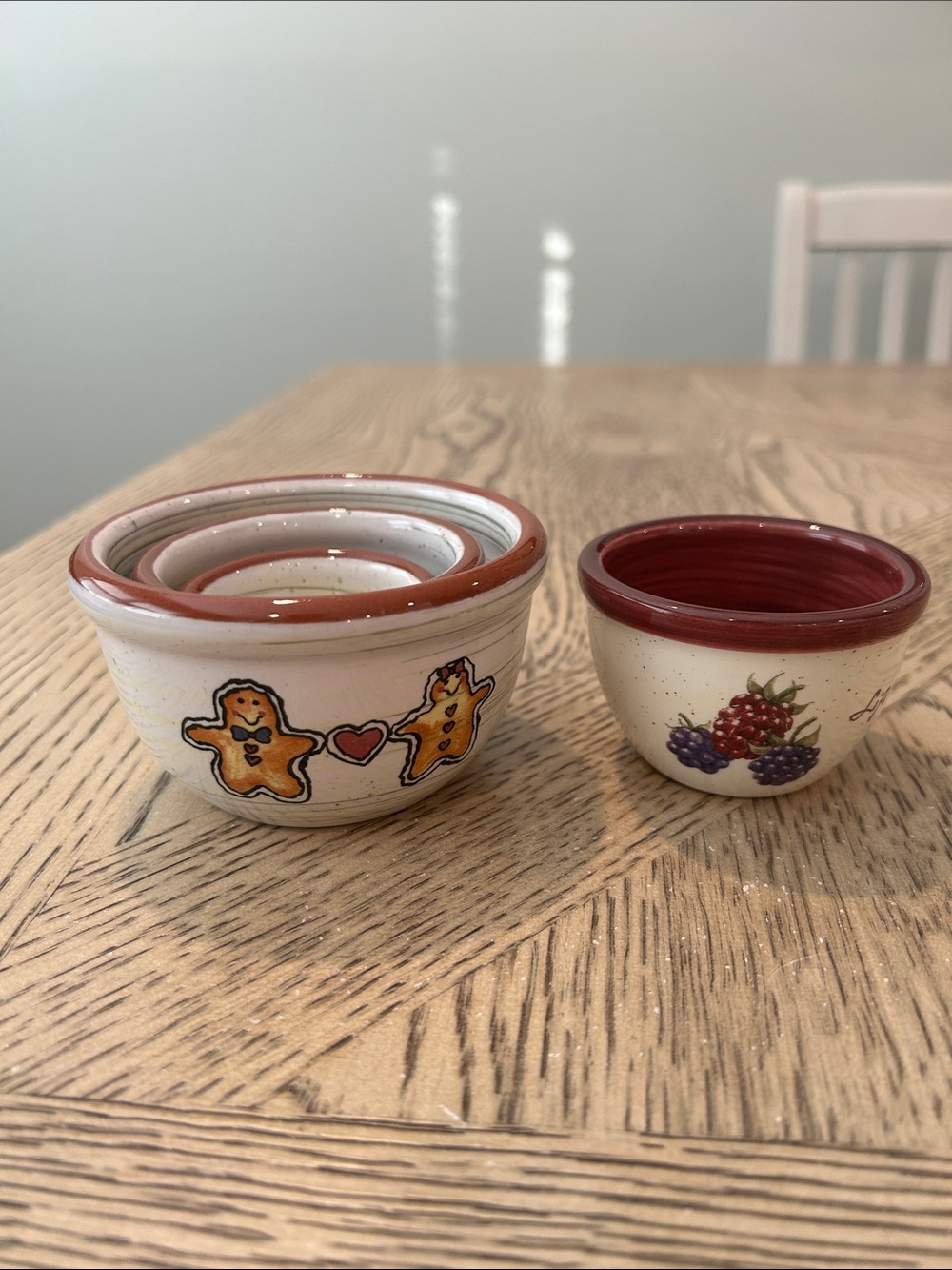 Boyds Bears Ceramic Nesting Bowls in Cream and Red-Brown